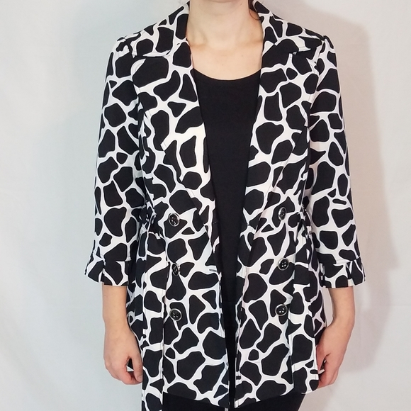 Woman's trench coat with belt - Picture 5 of 7